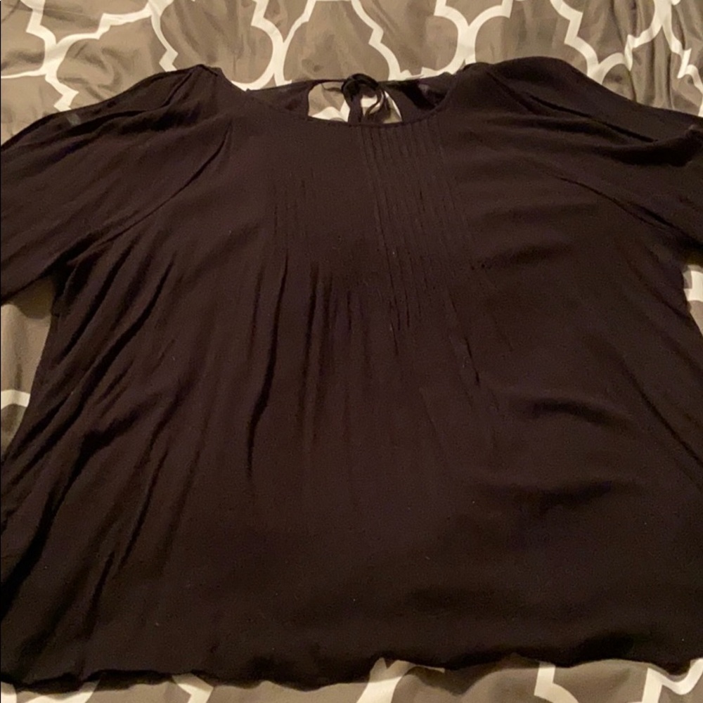Old Navy cold shoulder flowy top